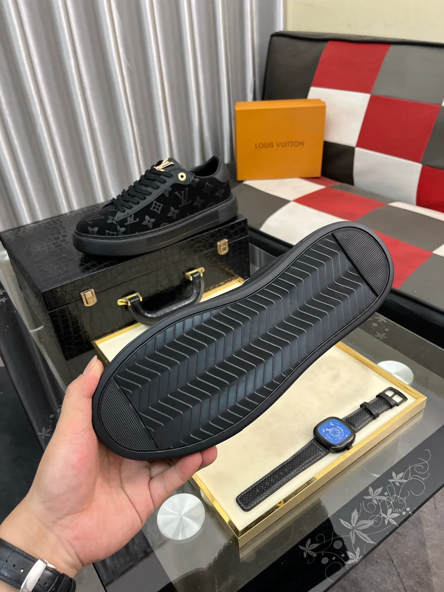 Men's shoes 💰440⌚️⌚️《LV》latest men's casual shoes, genuine leather lining, rubber wear-resistant outsole, fine lines and beautiful strips, not too much decoration, European and American style, comfortable and high-end, code number: 38 to 44 45 can be customized, 3️⃣colors are available